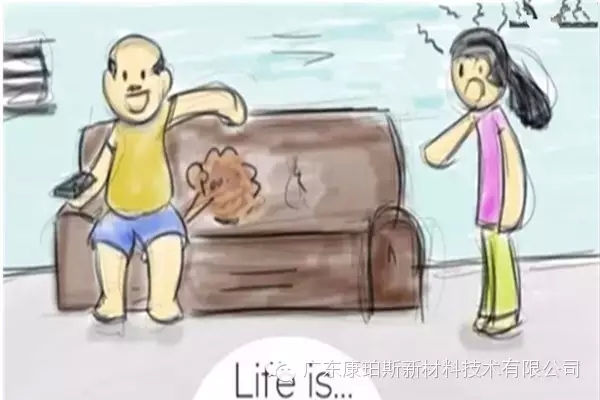 人生就是。。。 妻子已經(jīng)發(fā)火，你卻肆無忌憚地放屁“排毒氣”